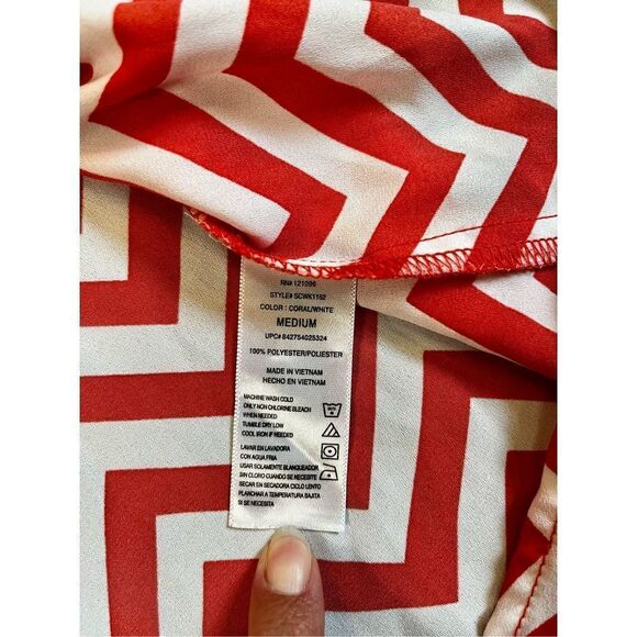 Kiara Women’s Medium Chevron 3/4 Sleeve V-neck Blouse - Picture 10 of 12